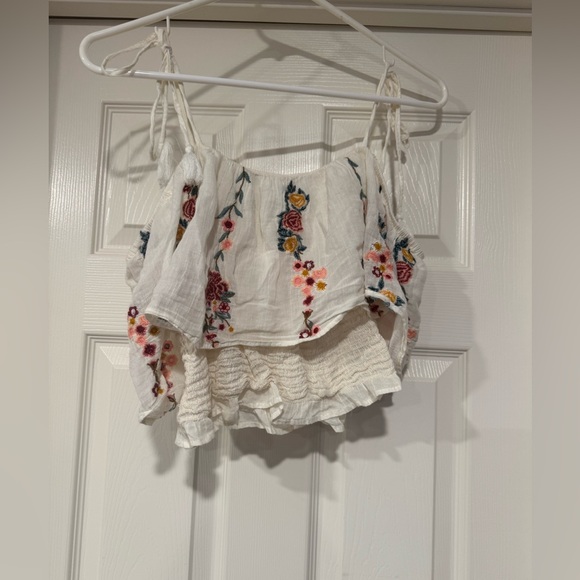 Sold-American Eagle off the shoulder tie Floral Embroidered Off-Shoulder Top - Picture 3 of 5